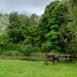Įmonės komanda SUP pramogoje prie ežero